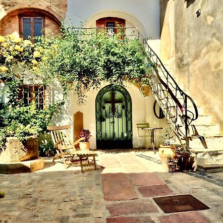 Oliva Courtyard Guesthouse Buitenkant foto