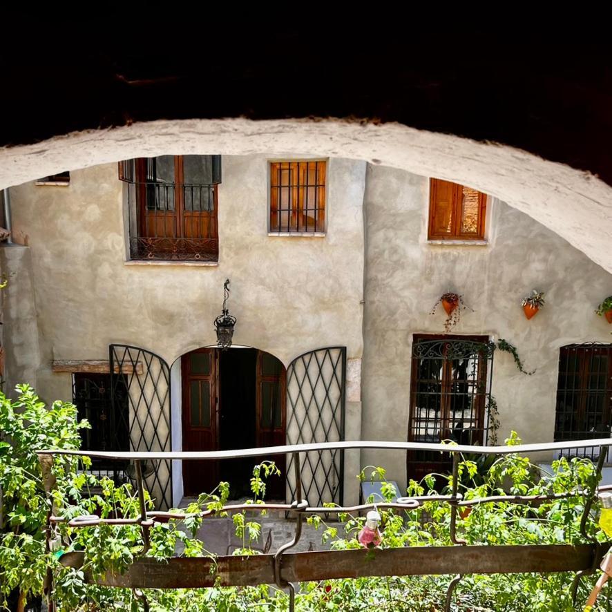Oliva Courtyard Guesthouse Buitenkant foto