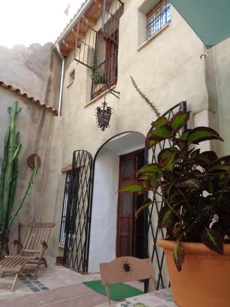 Oliva Courtyard Guesthouse Buitenkant foto