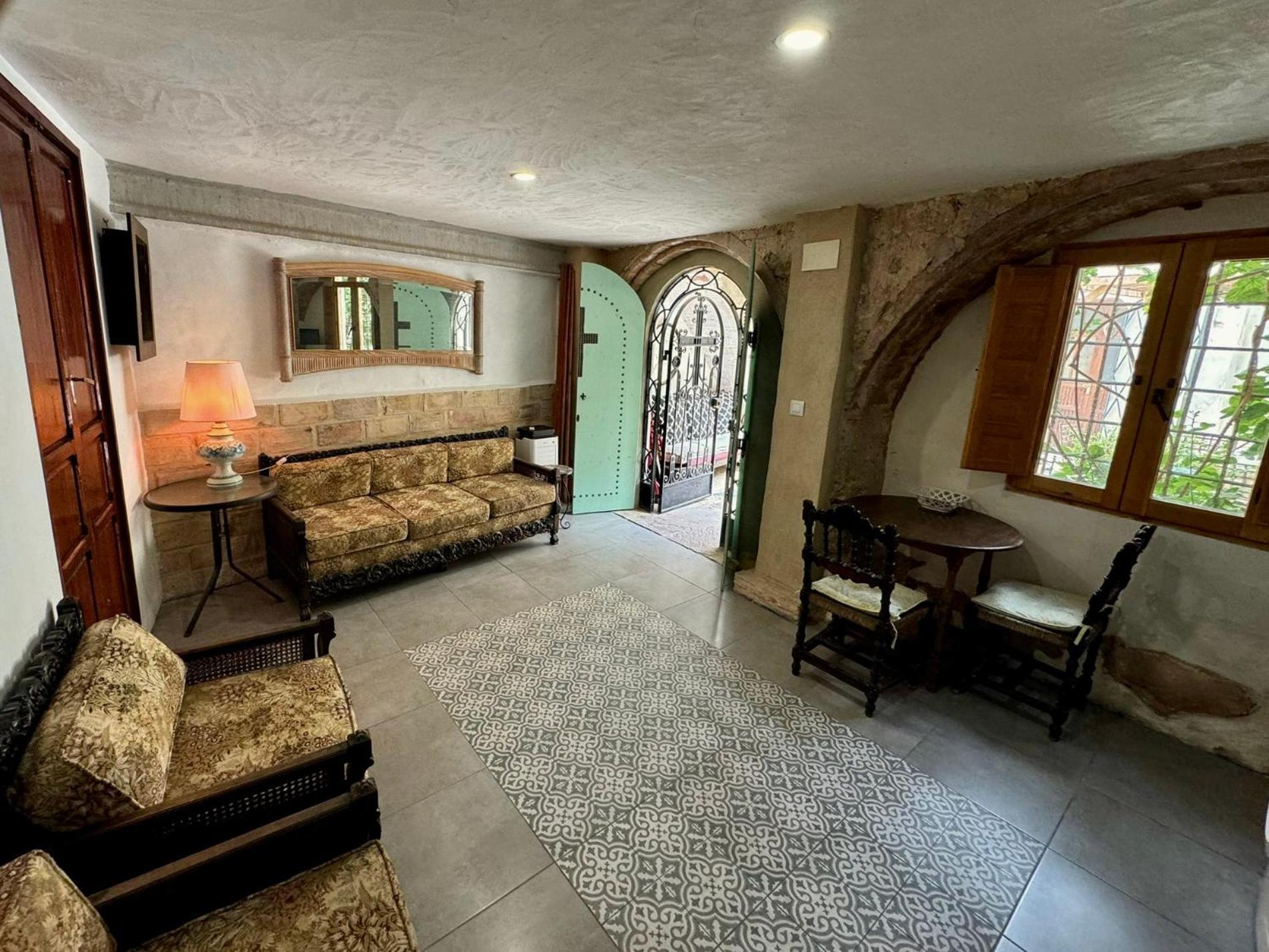 Oliva Courtyard Guesthouse Buitenkant foto